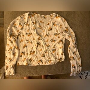 Hollister long sleeve v neck size large
